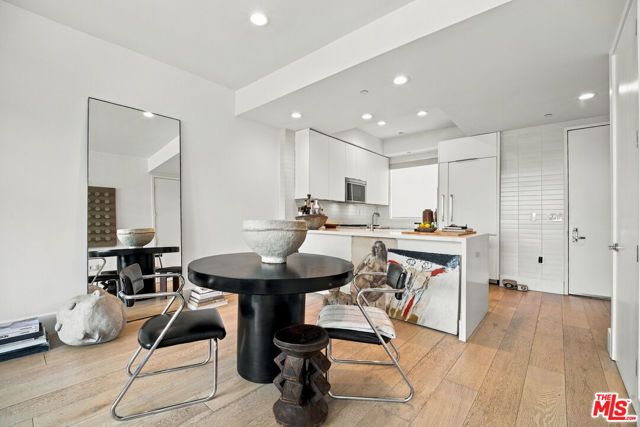 6001 Carlton Way 409, Los Angeles, CA 90028
