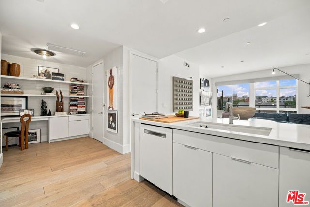 6001 Carlton Way 409, Los Angeles, CA 90028