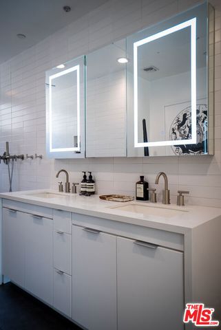 6001 Carlton Way 409, Los Angeles, CA 90028
