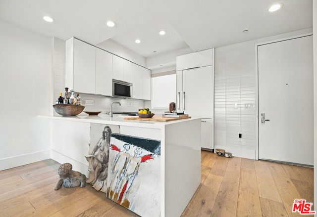 6001 Carlton Way 409, Los Angeles, CA 90028