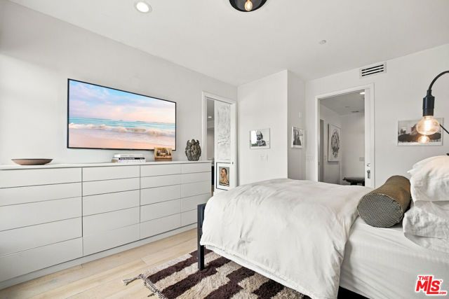 6001 Carlton Way 409, Los Angeles, CA 90028