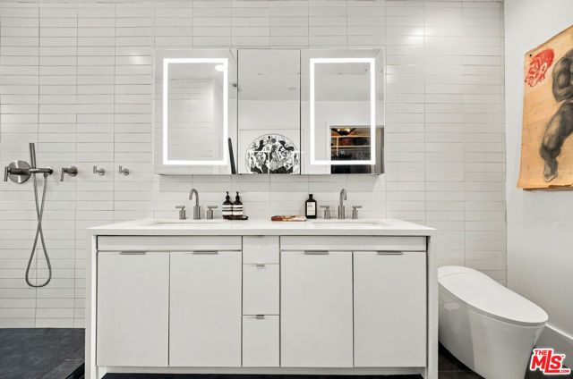 6001 Carlton Way 409, Los Angeles, CA 90028