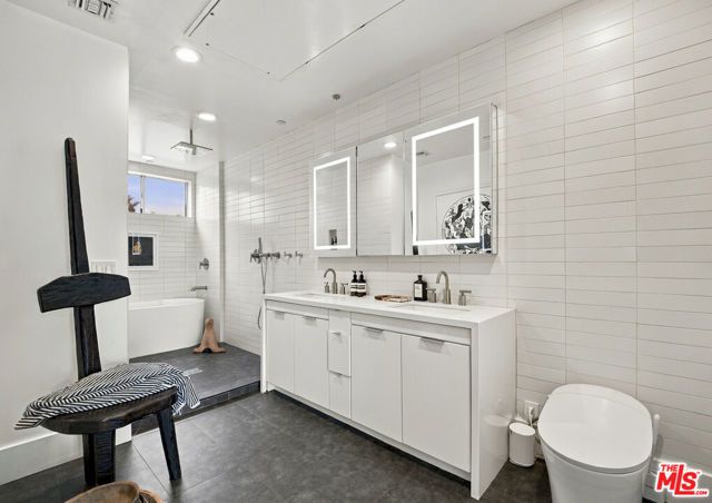 6001 Carlton Way 409, Los Angeles, CA 90028