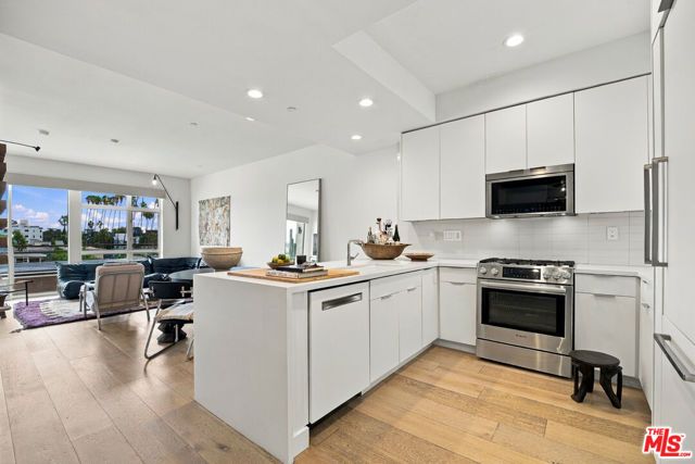 6001 Carlton Way 409, Los Angeles, CA 90028