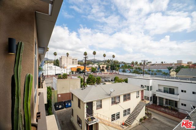 6001 Carlton Way 409, Los Angeles, CA 90028