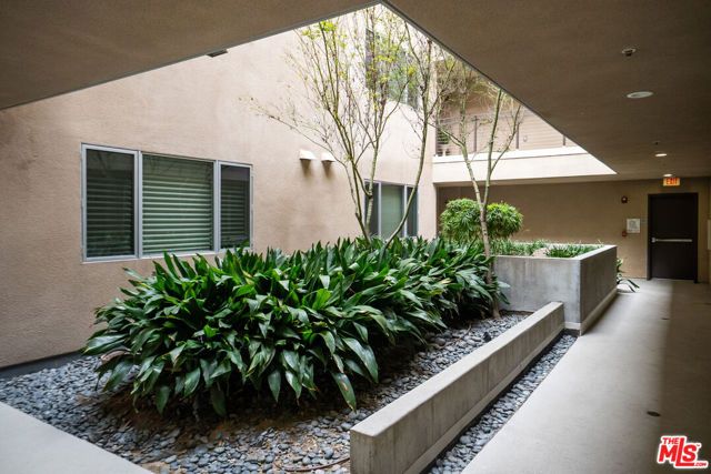 6001 Carlton Way 409, Los Angeles, CA 90028