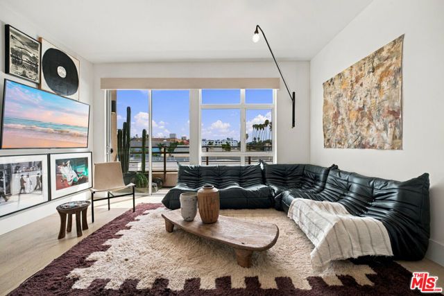 6001 Carlton Way 409, Los Angeles, CA 90028