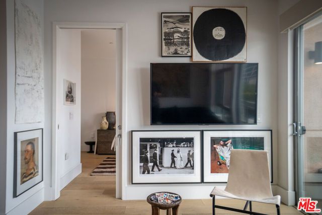 6001 Carlton Way 409, Los Angeles, CA 90028