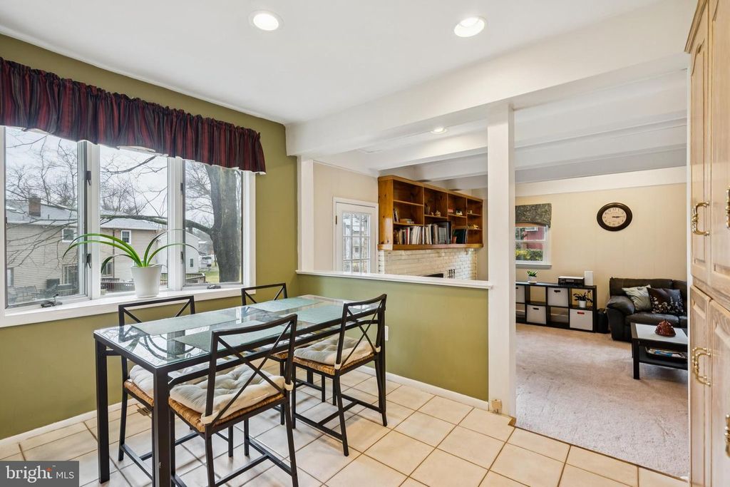 Image 10 of property listing at 418 DORAL DR, Cherry Hill, NJ 08003