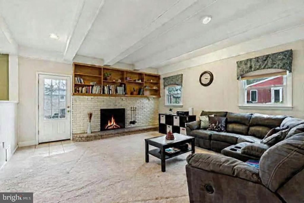 Image 11 of property listing at 418 DORAL DR, Cherry Hill, NJ 08003
