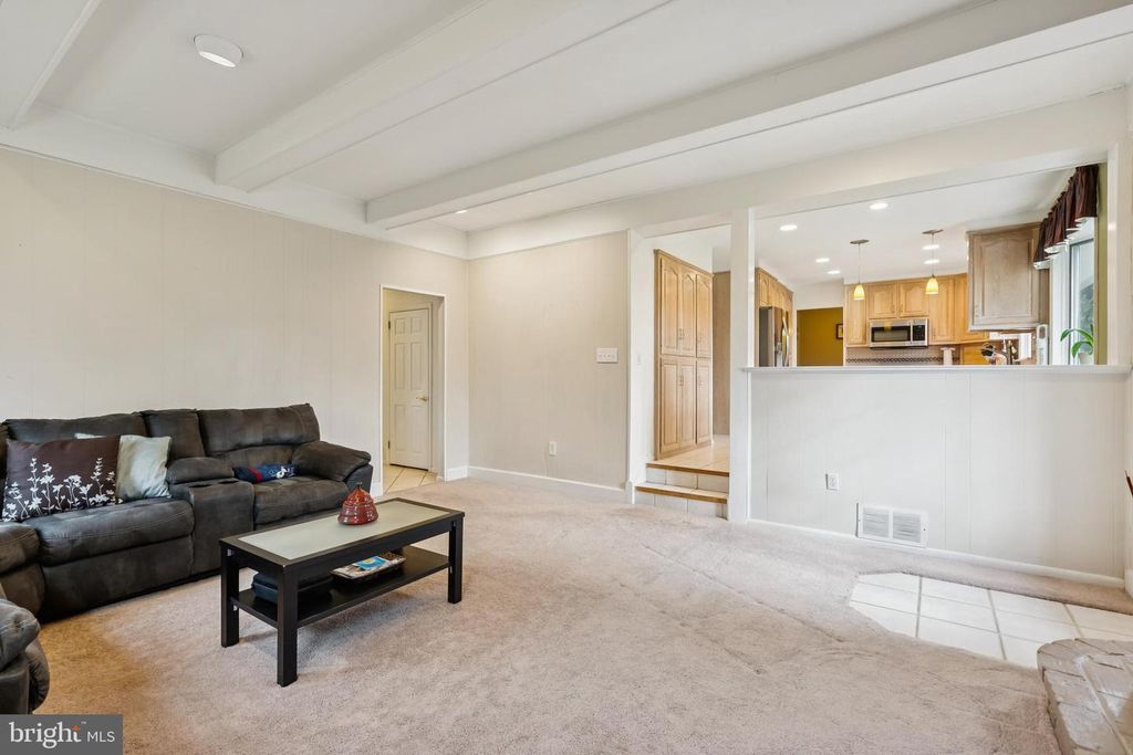 Image 12 of property listing at 418 DORAL DR, Cherry Hill, NJ 08003