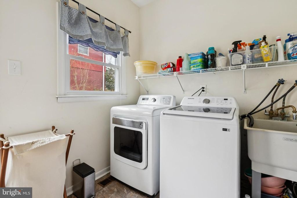 Image 14 of property listing at 418 DORAL DR, Cherry Hill, NJ 08003