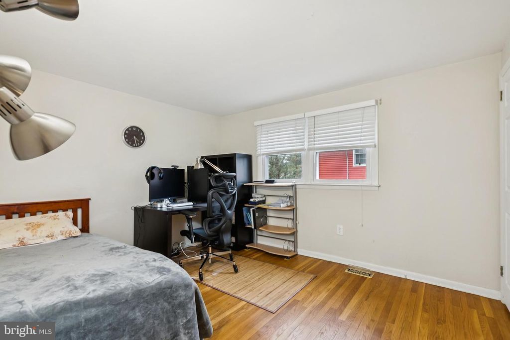 Image 18 of property listing at 418 DORAL DR, Cherry Hill, NJ 08003