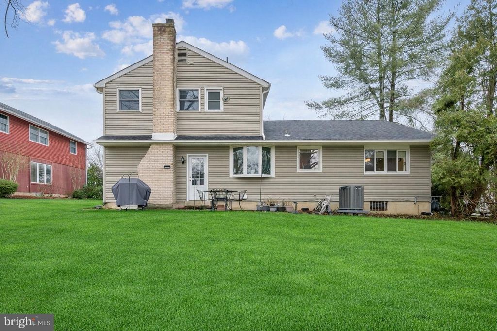 Image 25 of property listing at 418 DORAL DR, Cherry Hill, NJ 08003