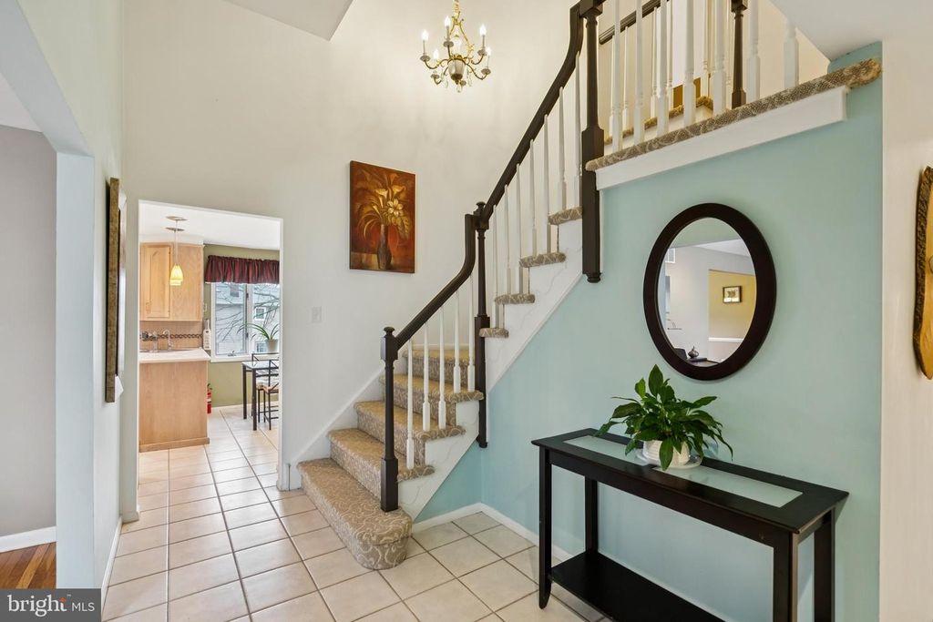 Image 4 of property listing at 418 DORAL DR, Cherry Hill, NJ 08003
