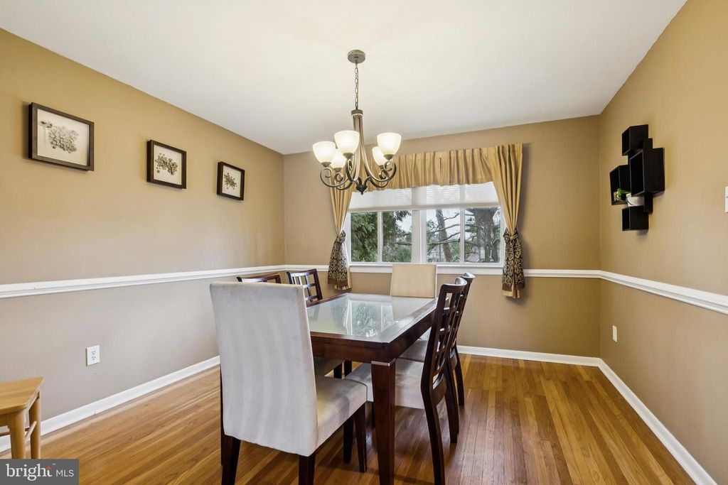 Image 6 of property listing at 418 DORAL DR, Cherry Hill, NJ 08003