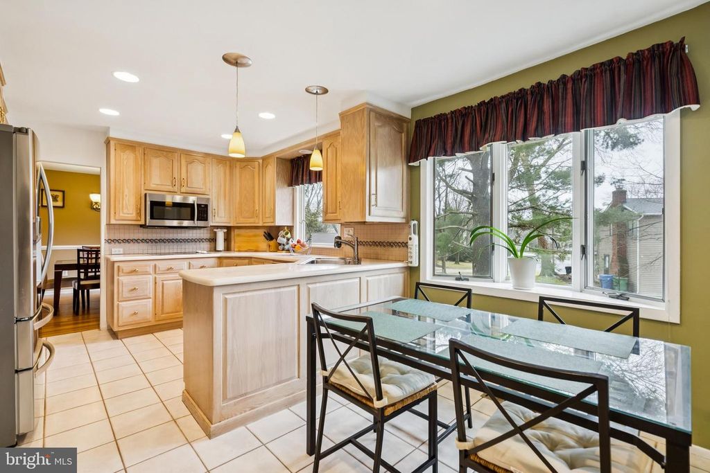 Image 7 of property listing at 418 DORAL DR, Cherry Hill, NJ 08003
