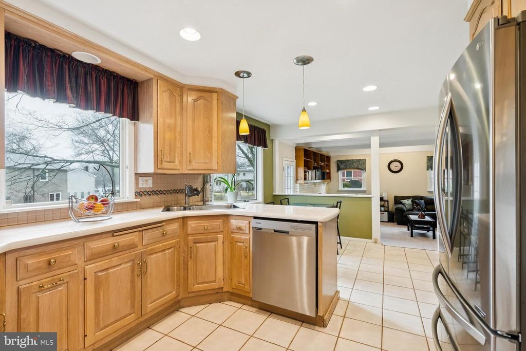 Image 8 of property listing at 418 DORAL DR, Cherry Hill, NJ 08003