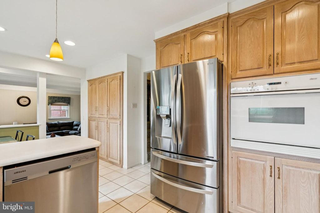 Image 9 of property listing at 418 DORAL DR, Cherry Hill, NJ 08003