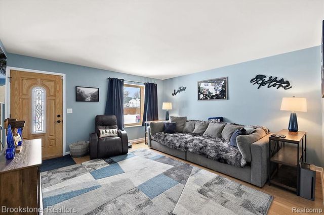 34372 Crosley Street, Clinton Township, MI 48035