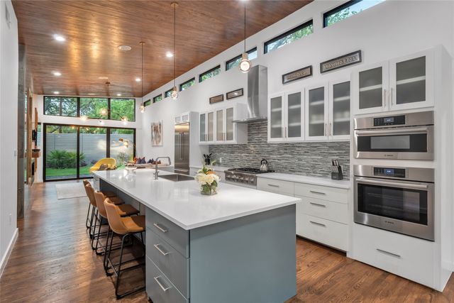 10043 Woodgrove Drive, Dallas, TX 75218