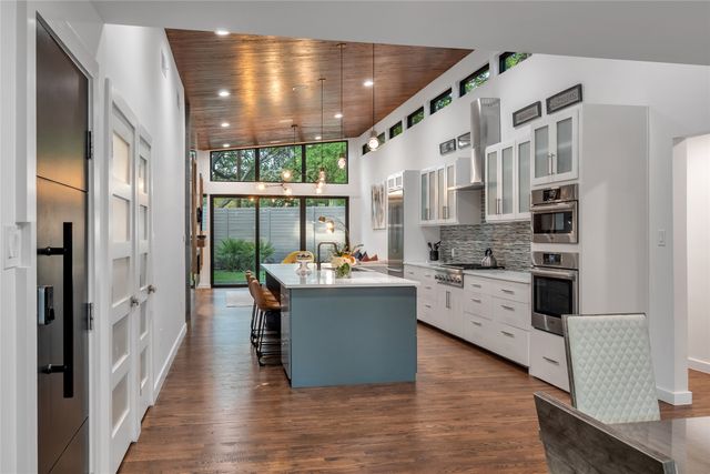 10043 Woodgrove Drive, Dallas, TX 75218
