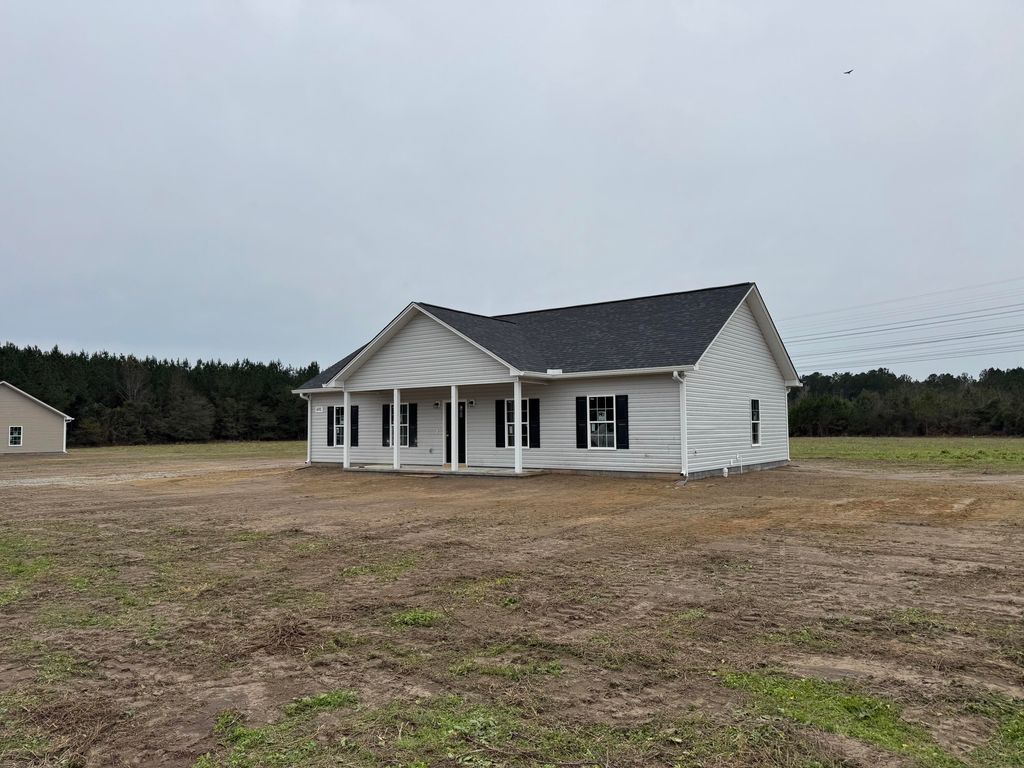 Image 3 of property listing at 691 Winningham Road, Saint George, SC 29477