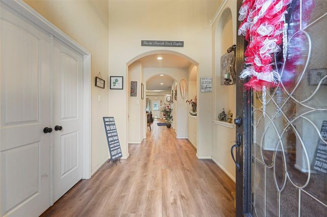 111 Quail Meadow Drive, Conroe, TX 77384