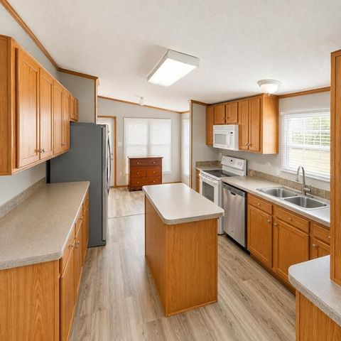 1086 Landing Road, Manning, SC 29102