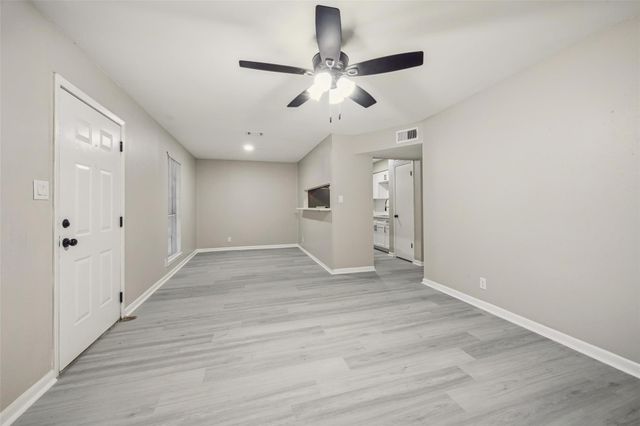 910 7th Avenue N 5, Texas City, TX 77590