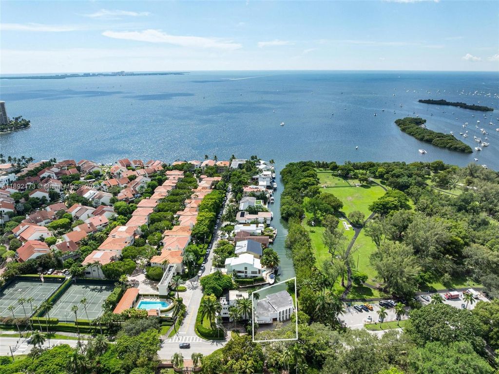 2120 S Bayshore Dr, Miami, FL 33133