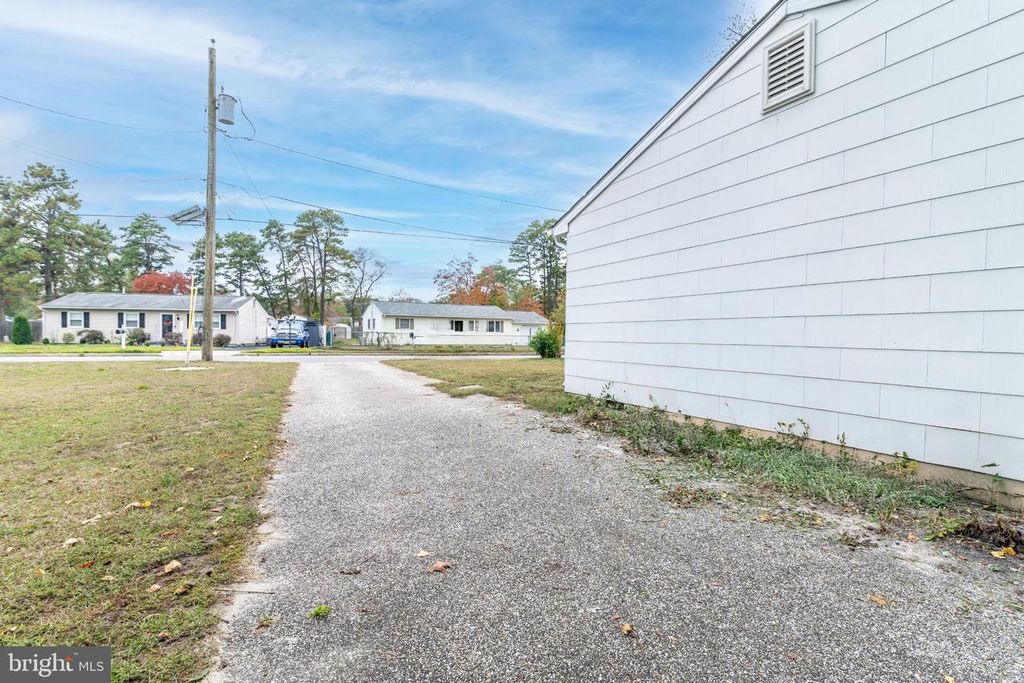 23 W SHORE DR, Southampton, NJ 08088