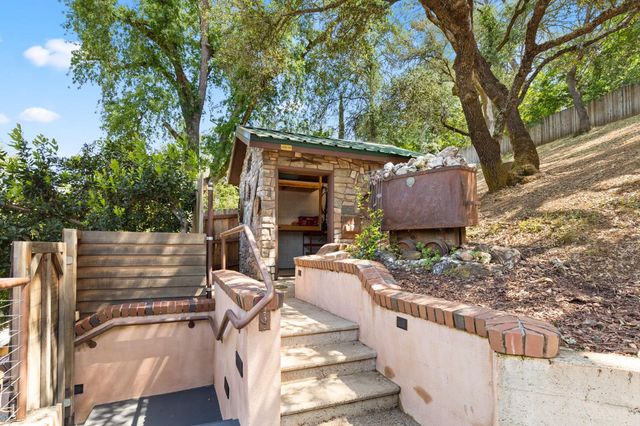 110 Allen Ranch Rd, Sutter Creek, CA 95685