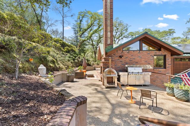 110 Allen Ranch Rd, Sutter Creek, CA 95685