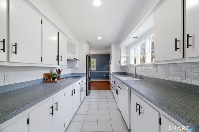 21 Tower Avenue, Groton, CT 06340