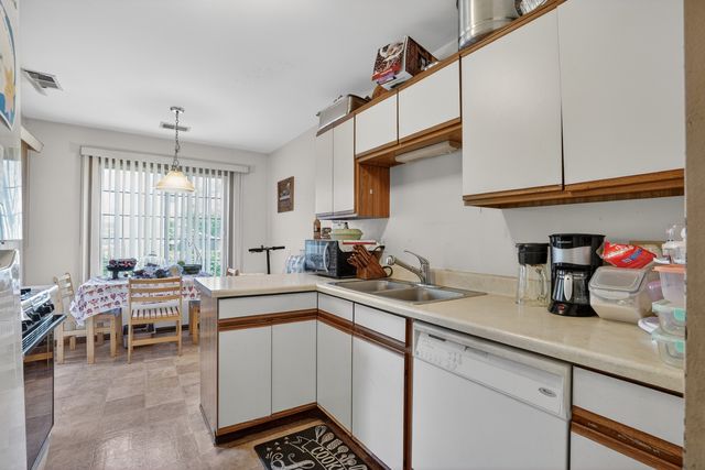 2434 Charleston Drive 3, Schaumburg, IL 60193
