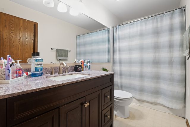 2434 Charleston Drive 3, Schaumburg, IL 60193