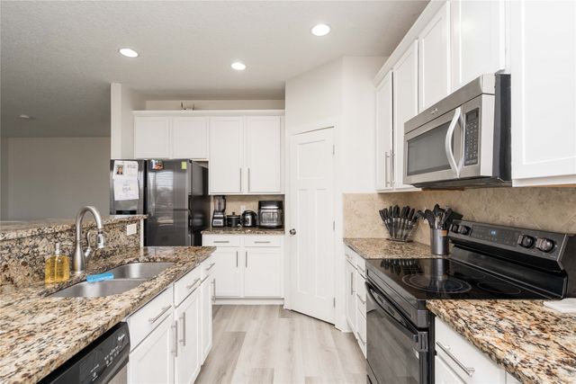 434 S 82nd Street, West Des Moines, IA 50266