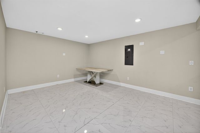 434 S 82nd Street, West Des Moines, IA 50266