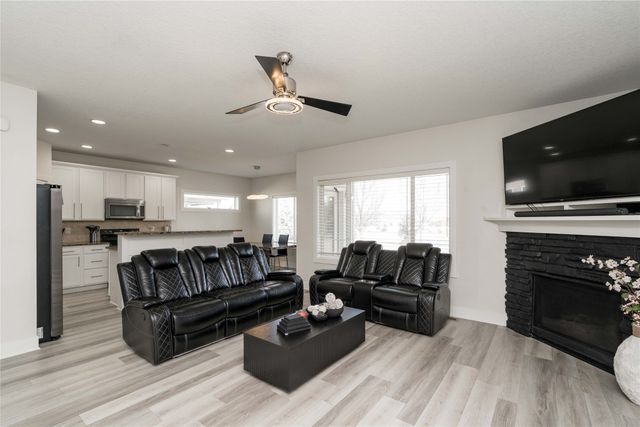 434 S 82nd Street, West Des Moines, IA 50266