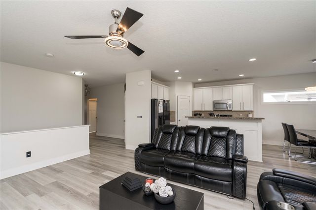 434 S 82nd Street, West Des Moines, IA 50266