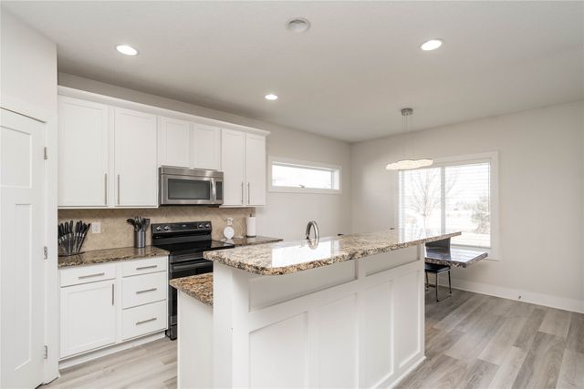 434 S 82nd Street, West Des Moines, IA 50266