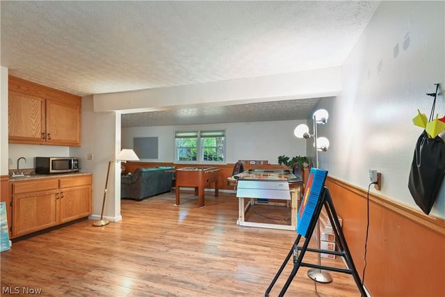 8441 Carriage Hill Drive NE, Warren, OH 44484