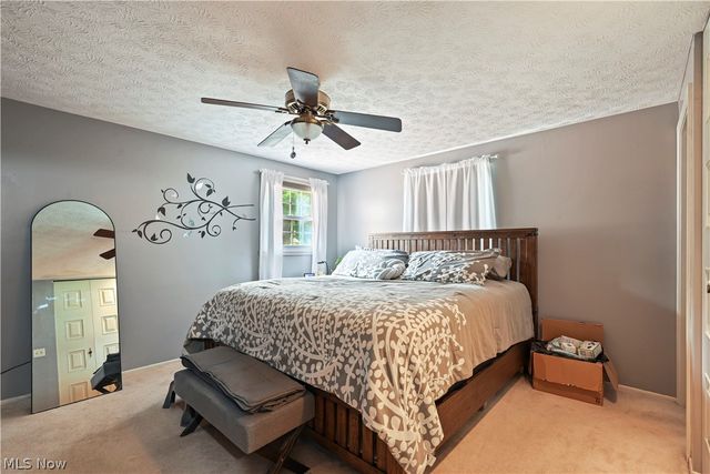 8441 Carriage Hill Drive NE, Warren, OH 44484