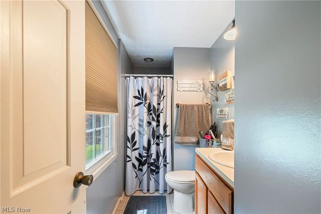 8441 Carriage Hill Drive NE, Warren, OH 44484