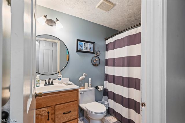 8441 Carriage Hill Drive NE, Warren, OH 44484
