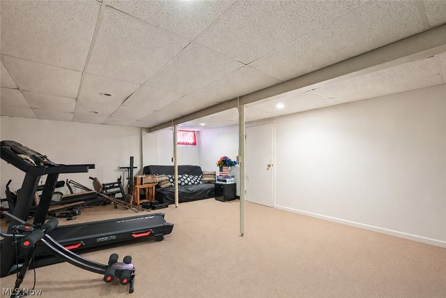 8441 Carriage Hill Drive NE, Warren, OH 44484