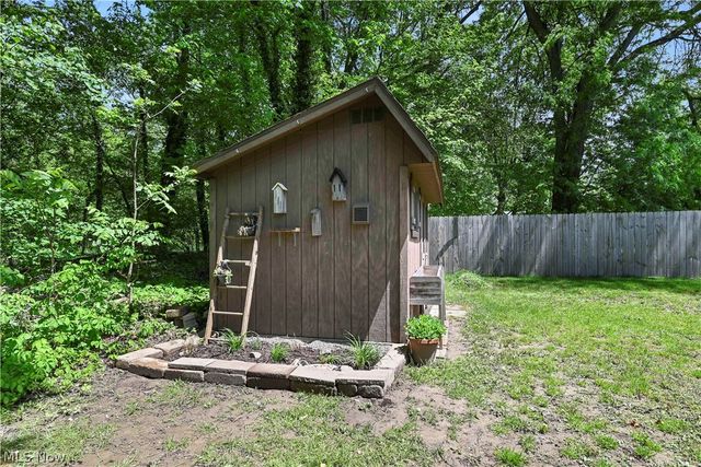 8441 Carriage Hill Drive NE, Warren, OH 44484