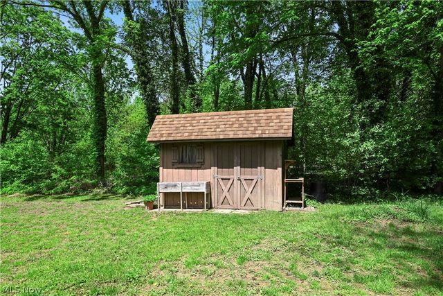 8441 Carriage Hill Drive NE, Warren, OH 44484