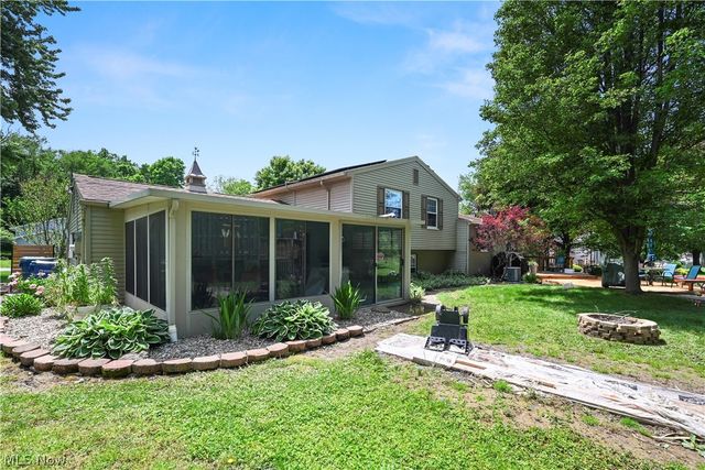 8441 Carriage Hill Drive NE, Warren, OH 44484